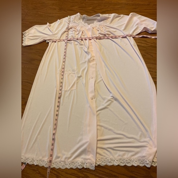 70s Vintage Pastel Pink Robe Floral Lace Satiny Button down front Size M - Picture 12 of 13